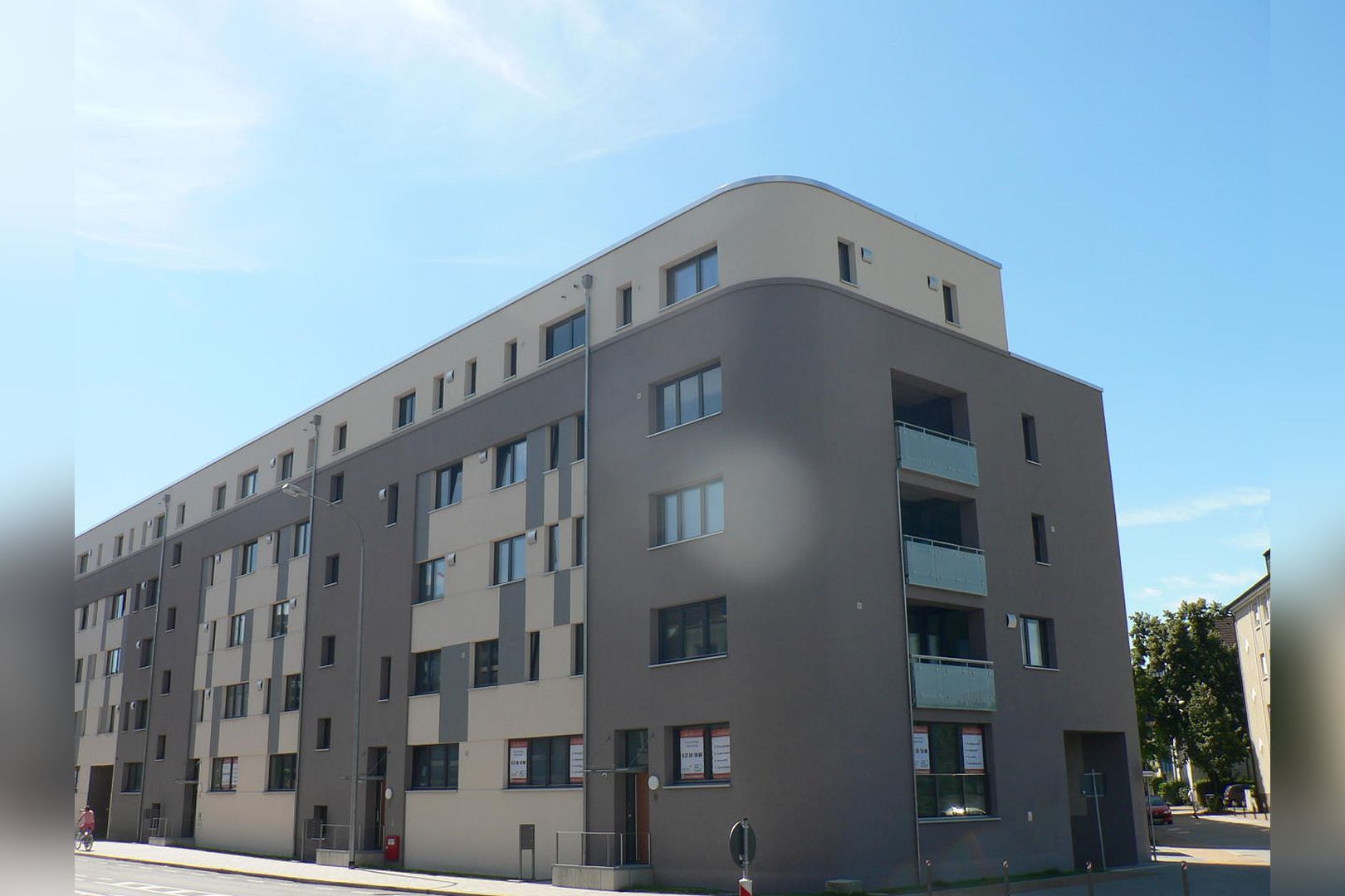 Immobilie Nr.Hilden WE 12 - 4-Zimmer-Wohnung im 1.OG + Loggia und TG-Stellplatz - Bild 2.jpg