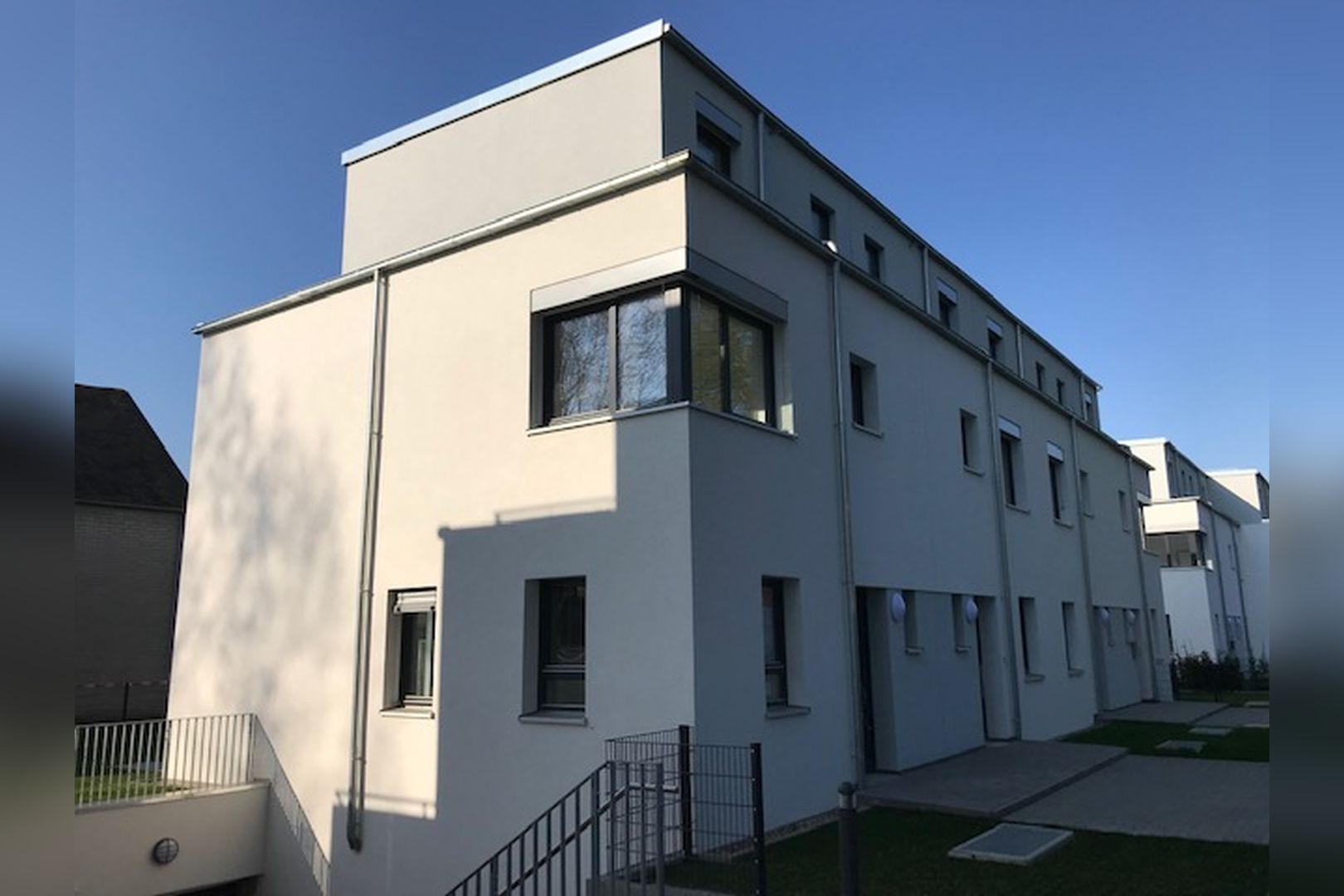 Immobilie Nr.BÖ-02; - BÖ-02; Reihenendhaus mit Garten; Dachterrasse + 2 TG-Stellplätze - Bild main.jpg