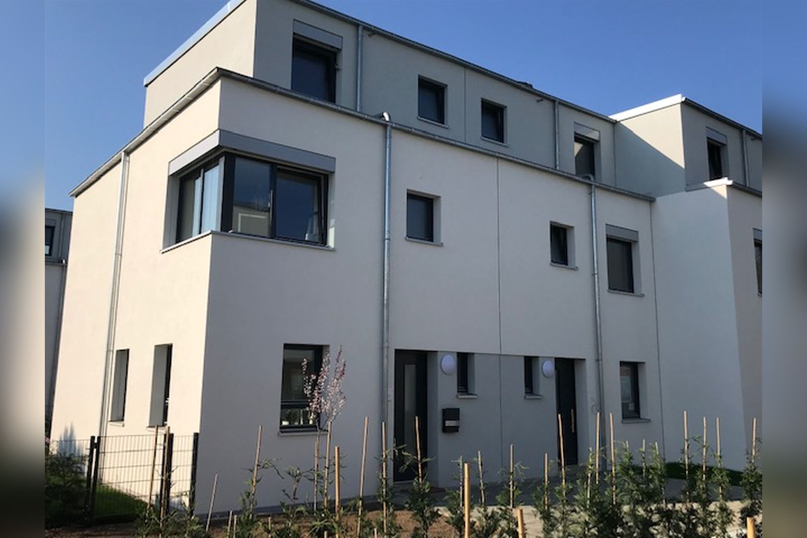 Immobilie Nr.BÖ-07 - BÖ-07; Reihenend-Mittelhaus mit Garten, Dachterrasse u. Garagenzugang  - Bild 2.jpg