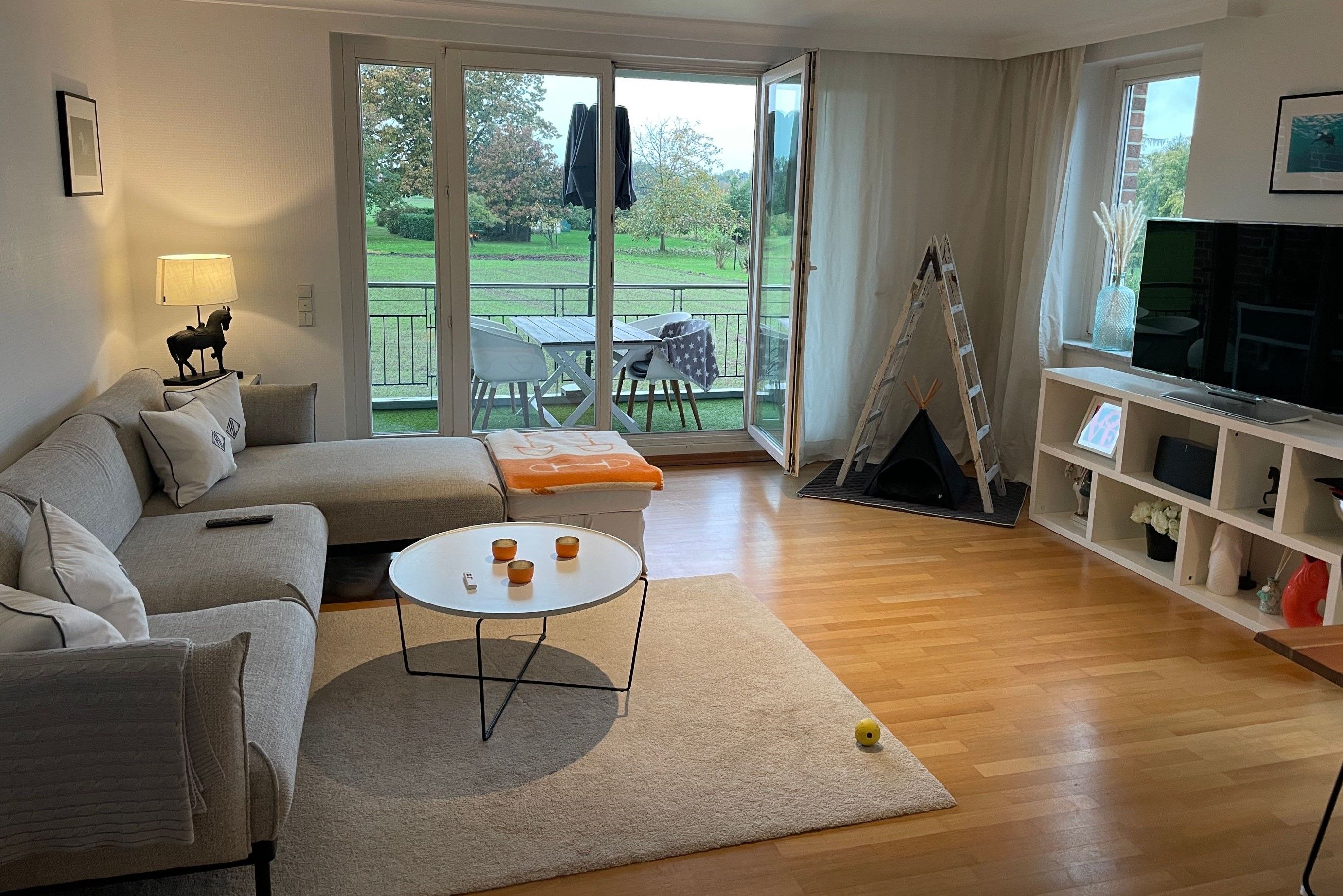 Immobilie Nr.0445 - 3-Zimmer-Wohnung mit großem Balkon u. TG-Platz - Bild 2.jpg