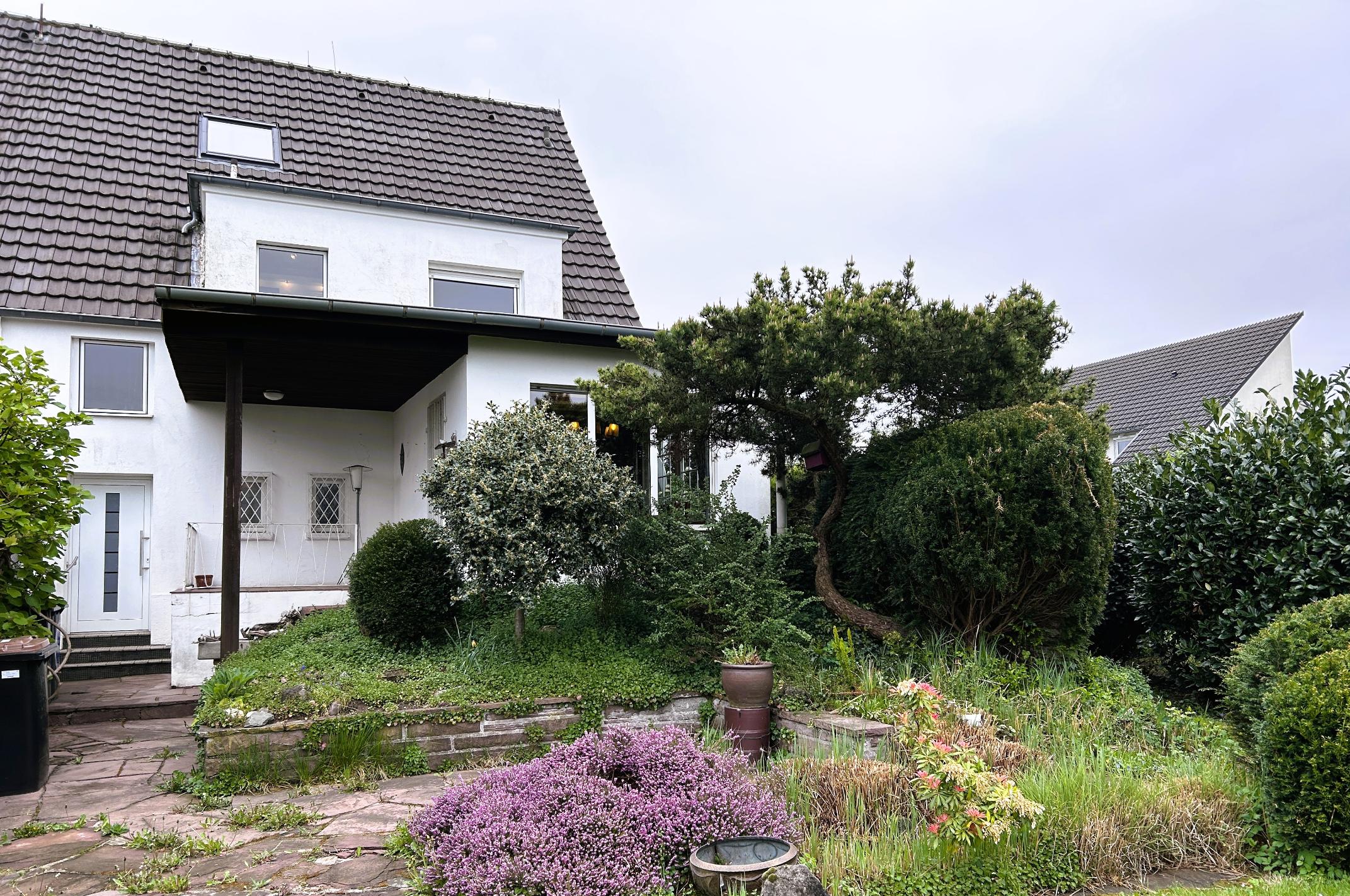 Immobilie Nr.0527 - freistehendes Einfamilienhaus - Bild 2.jpg