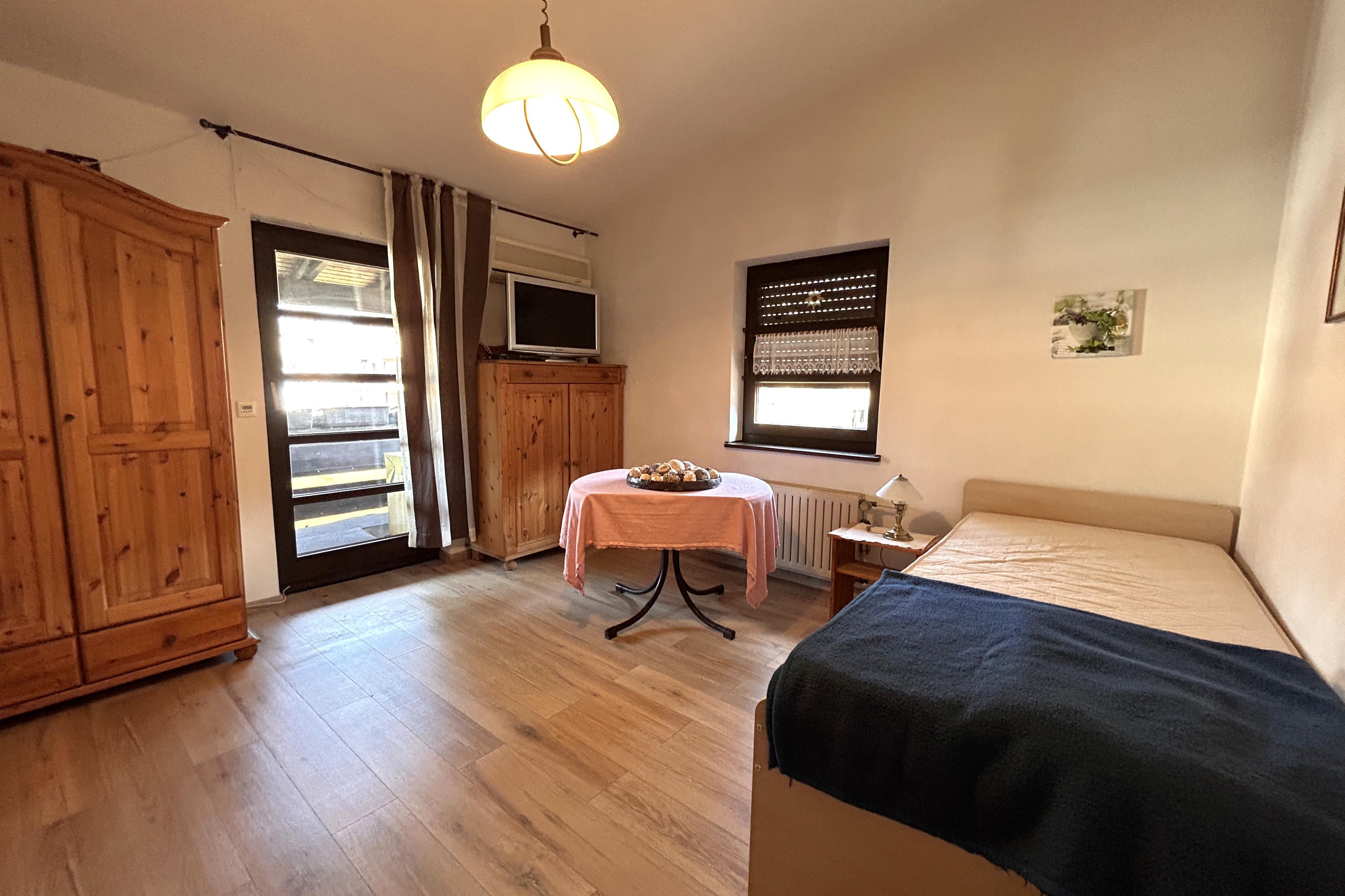 Immobilie Nr.0581 - Zweifamilienhaus - Bild 6.jpg