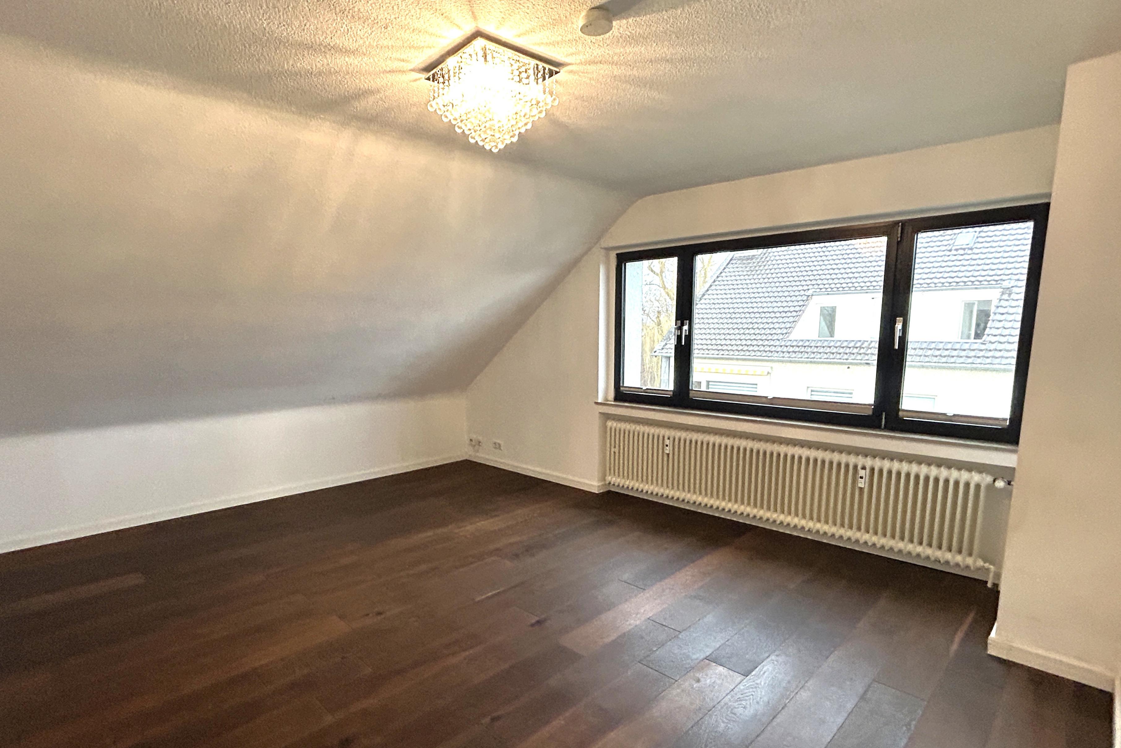 Immobilie Nr.0585 - Dachgeschosswohnung - Bild 2.jpg