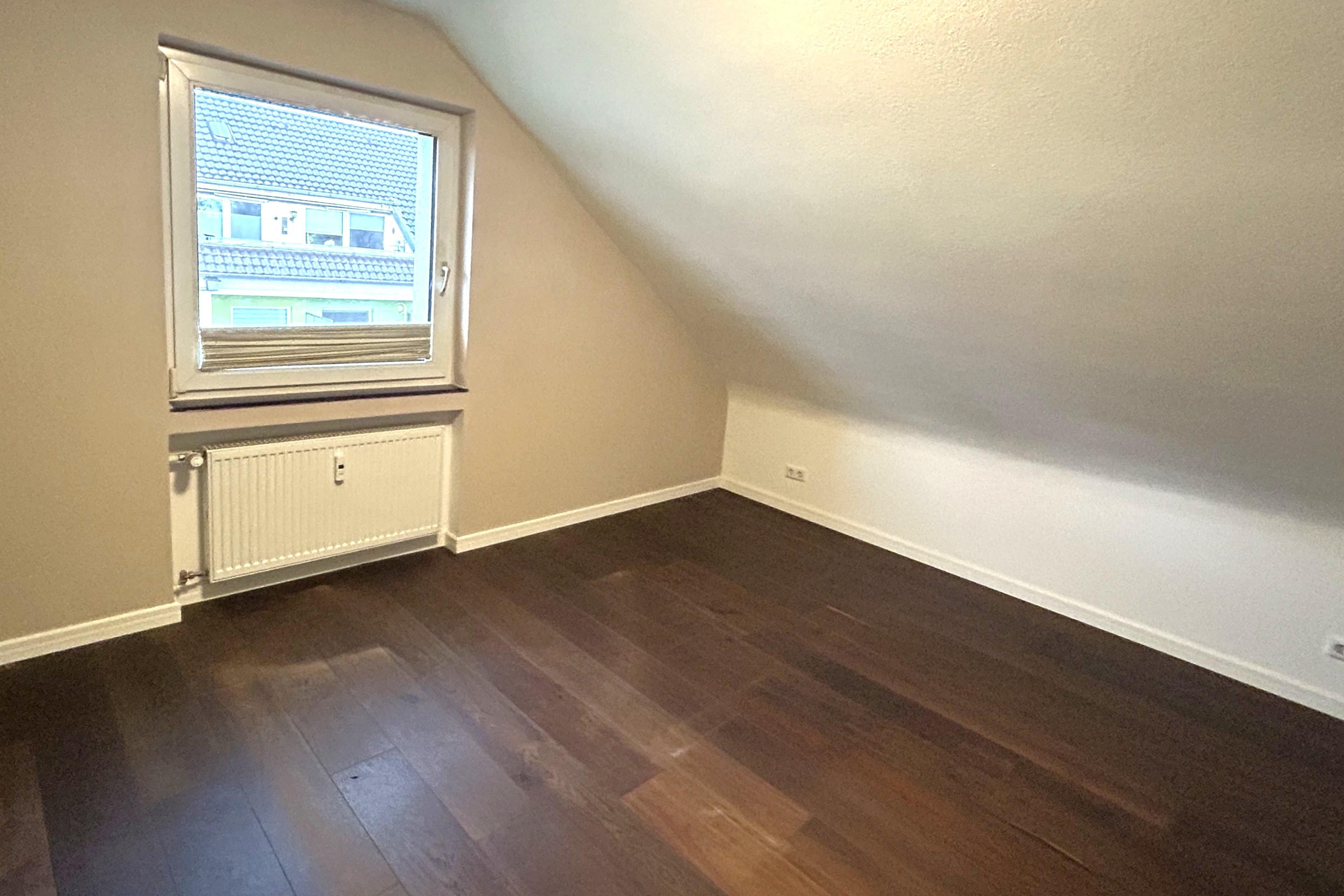 Immobilie Nr.0585 - Dachgeschosswohnung - Bild 3.jpg