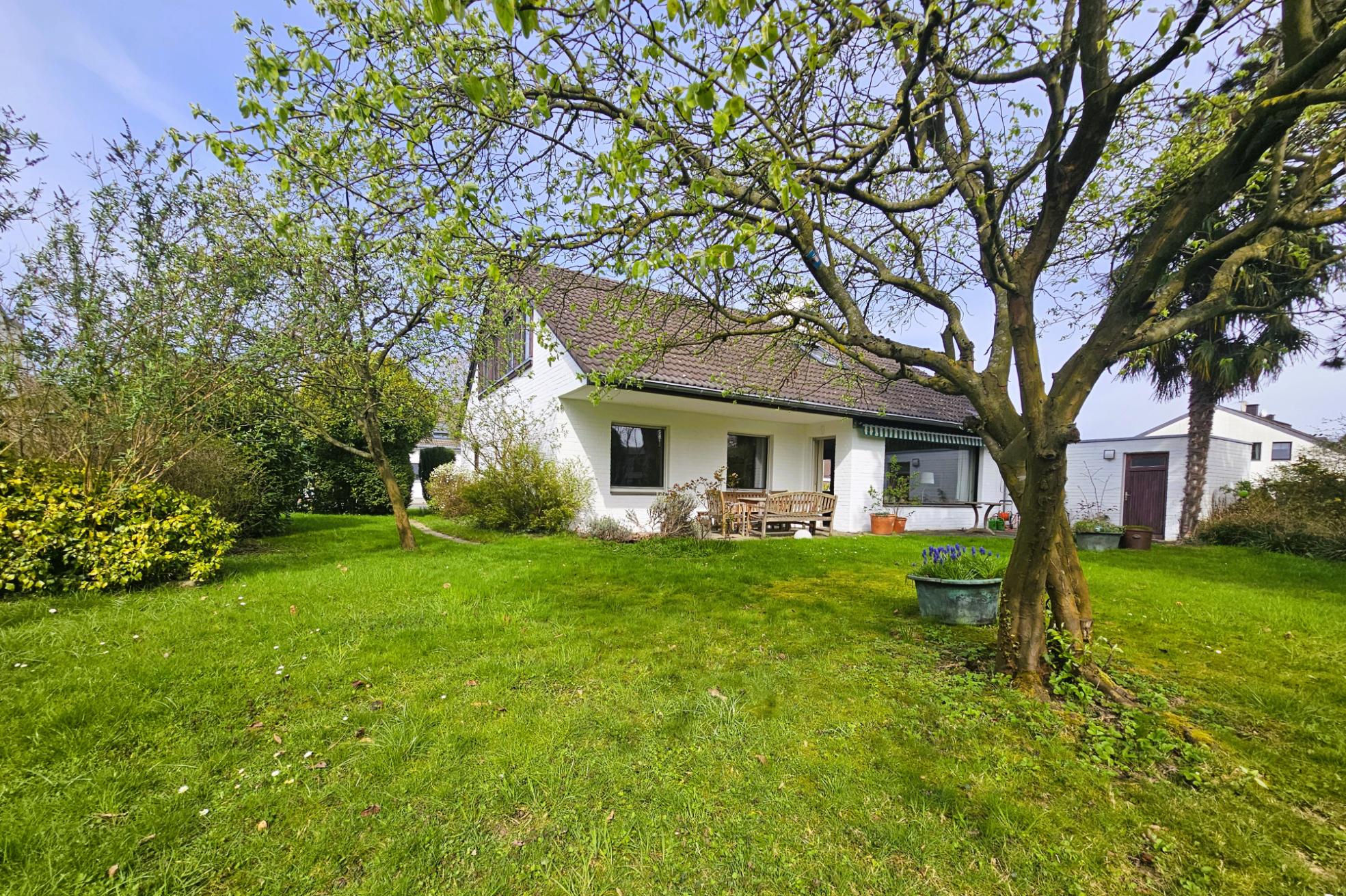 Immobilie Nr.0588  - Ein - Zweifamilienhaus  - Bild 2.jpg