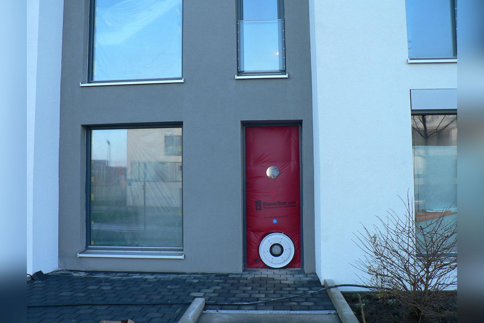 Immobilie Nr.Köln 001.3 - 2-Raum-Wohnung HAUS 1, mit Terrasse u. Gartennutzung, mit Aufzug im Haus! - Bild 3.jpg