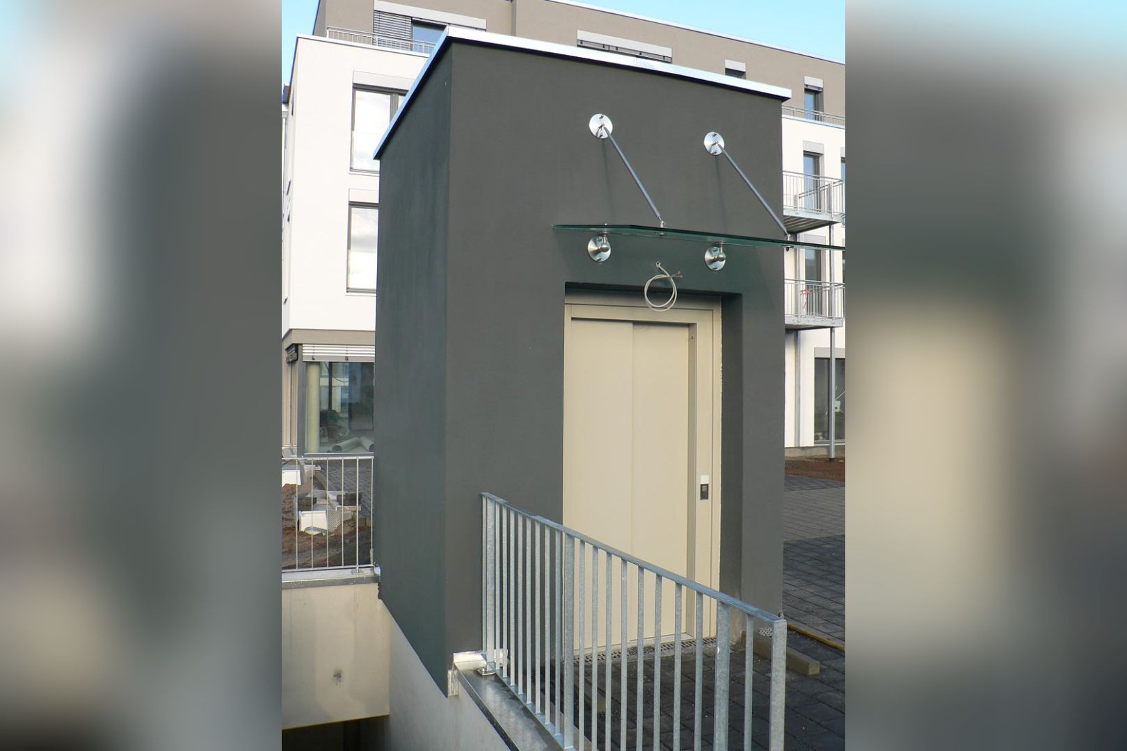 Immobilie Nr.Köln 001.3 - 2-Raum-Wohnung HAUS 1, mit Terrasse u. Gartennutzung, mit Aufzug im Haus! - Bild 7.jpg