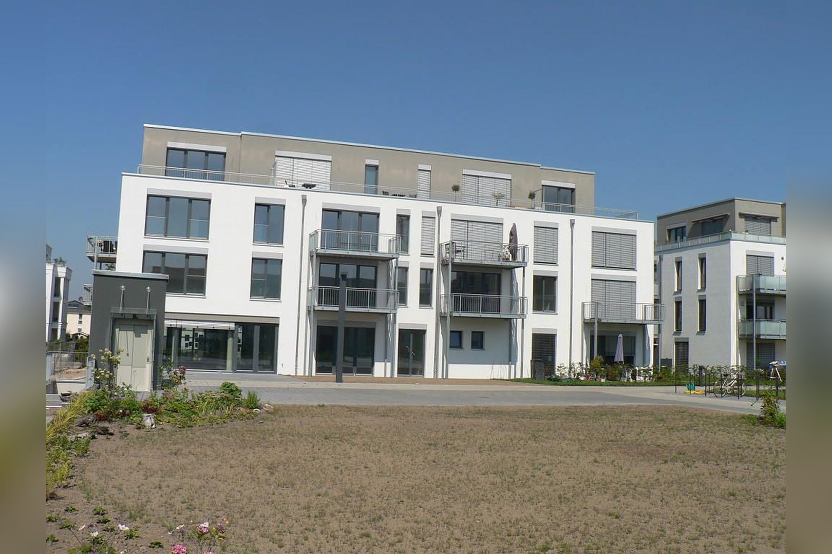 Immobilie Nr.Köln 003.5 - 5-Raum-Wohnung mit Wintergartenküche, 2 Bädern u. großem Balkon  - Bild main.jpg