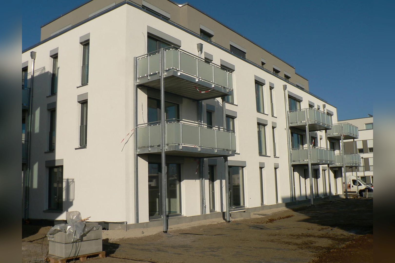 Immobilie Nr.Köln 003.10 - 6-Raum-Wohnung im 2. + 3. OG mit Balkon, Dachterasse , Aufzug u. TG-Stellplatz. - Bild 3.jpg